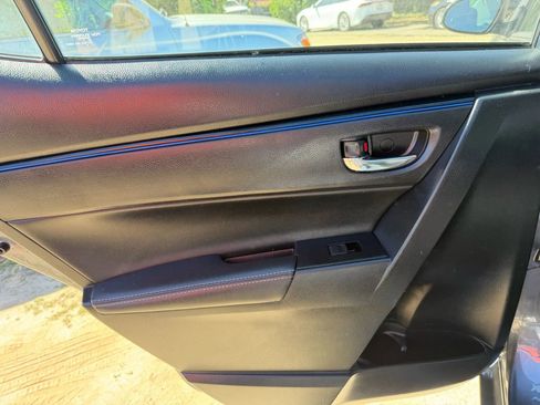 Used 2017 Toyota Corolla SE w/ SE Premium Package image 12