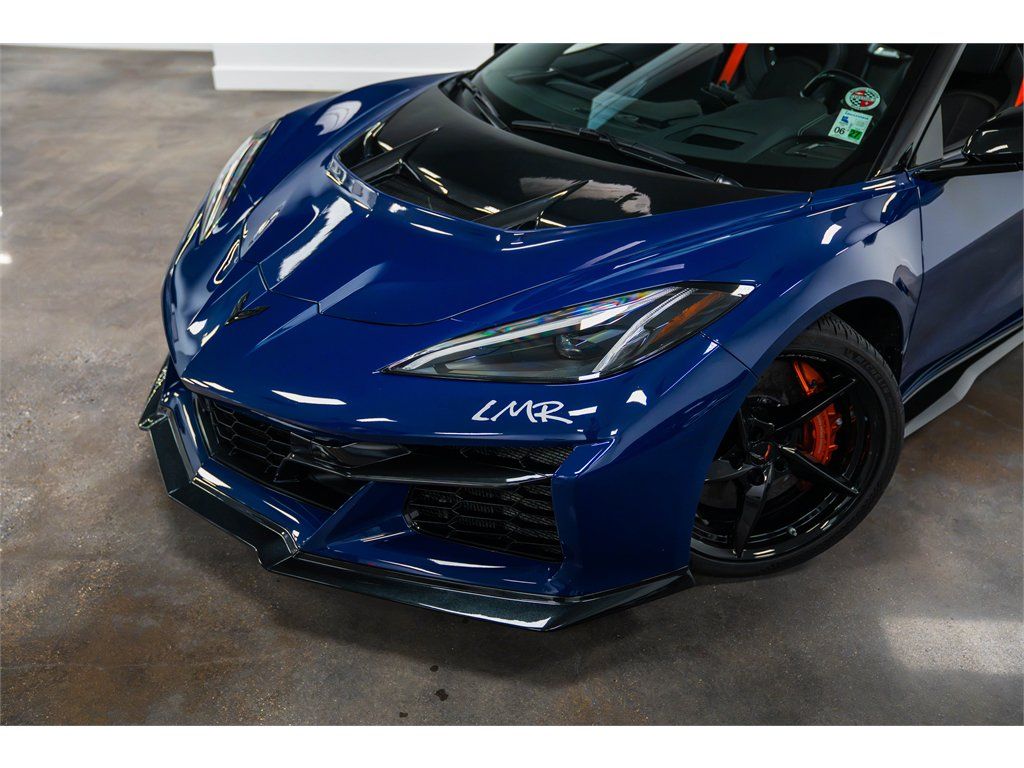 Used 2025 Chevrolet Corvette E-Ray w/ Stealth Interior Trim Package AWD/4WD image 8