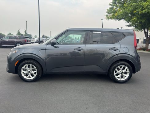 Used 2020 Kia Soul S FWD image 4