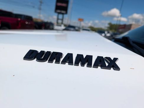 Used 2022 Chevrolet Silverado 1500 RST AWD/4WD image 2