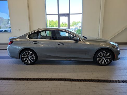 Used 2025 BMW 330i xDrive Sedan w/ Convenience Package AWD/4WD image 4