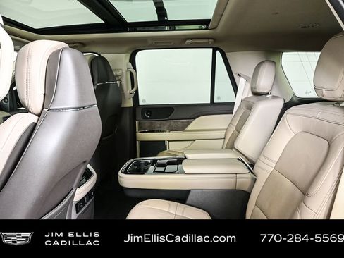 Used 2022 Lincoln Navigator Reserve image 17