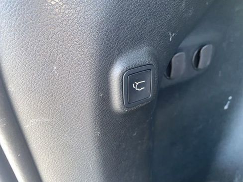 Used 2019 Jeep Cherokee Limited image 11