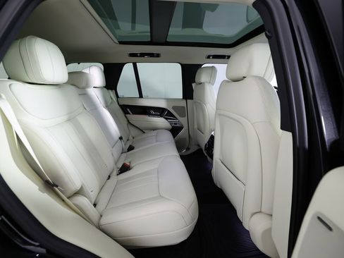 Used 2025 Land Rover Range Rover SE AWD/4WD image 11