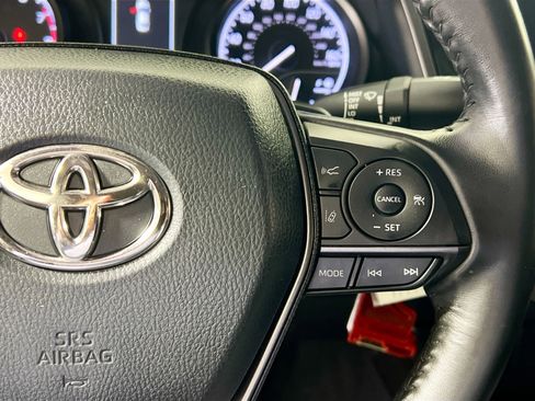 Used 2023 Toyota Camry SE image 19