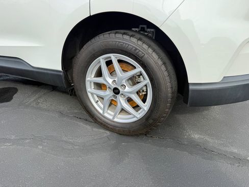 Used 2024 Ford Edge SEL image 9