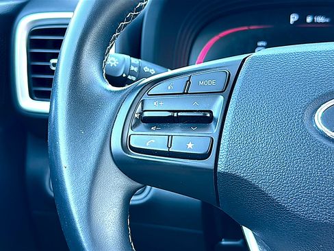 Used 2025 Hyundai Venue SEL image 30