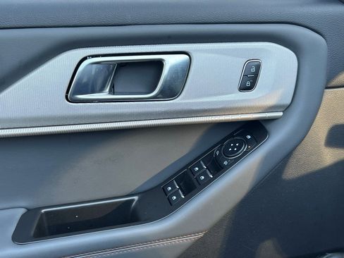 Used 2025 Ford Explorer Active image 20