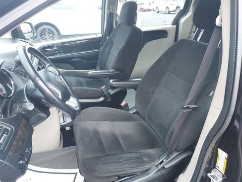 Used 2016 Dodge Grand Caravan American Value Package w/ UConnect Hands-Free Group image 17
