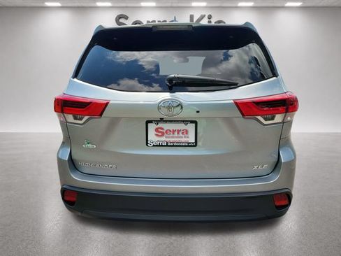 Used 2019 Toyota Highlander XLE FWD image 4