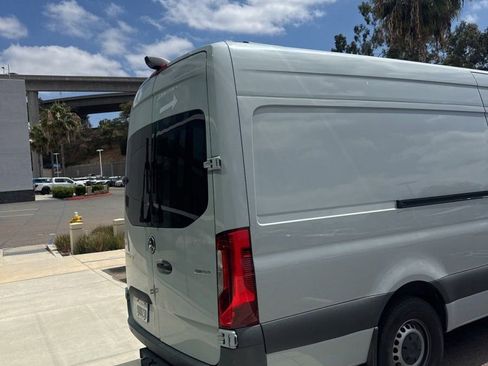 Used 2023 Mercedes-Benz Sprinter 2500 image 5