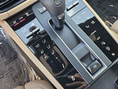 New 2025 Porsche Macan S image 33