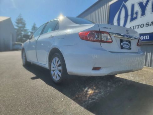 Used 2013 Toyota Corolla LE FWD image 12