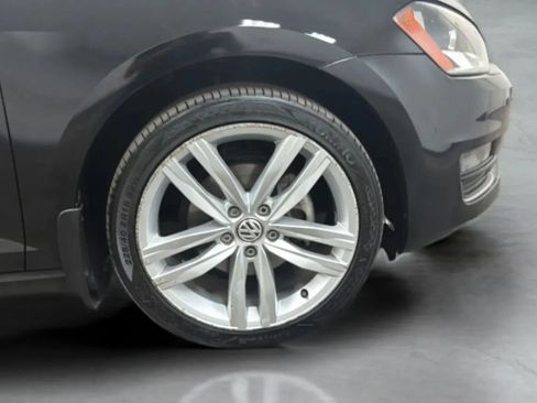 Used 2017 Volkswagen Golf SEL FWD image 25