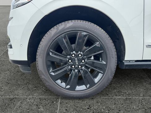 New 2024 Lincoln Navigator L Reserve image 9