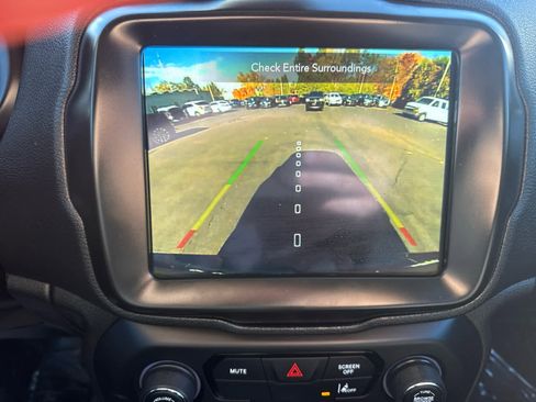 Used 2023 Jeep Renegade Latitude image 22