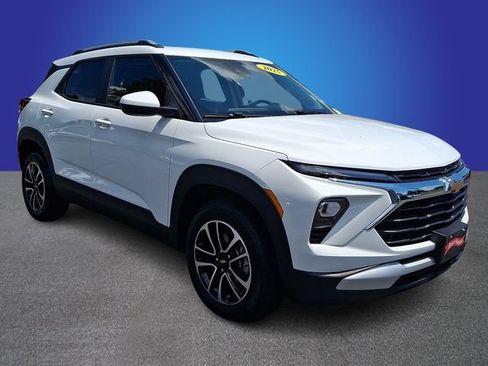 Used 2025 Chevrolet TrailBlazer LT AWD/4WD image 3