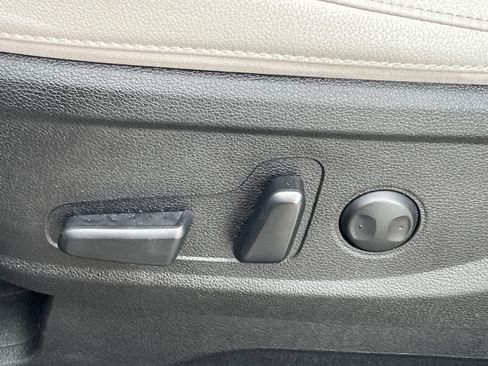 Used 2023 Kia Telluride EX w/ EX Captain's Chair Package image 19