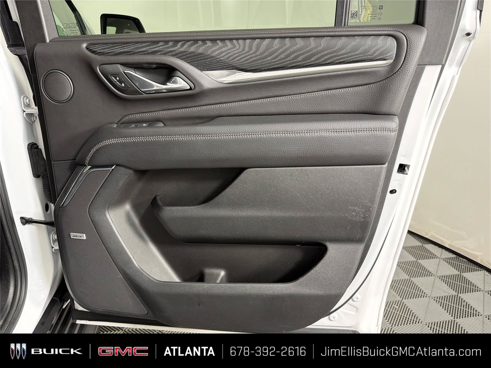 Used 2024 GMC Yukon XL Denali RWD image 15