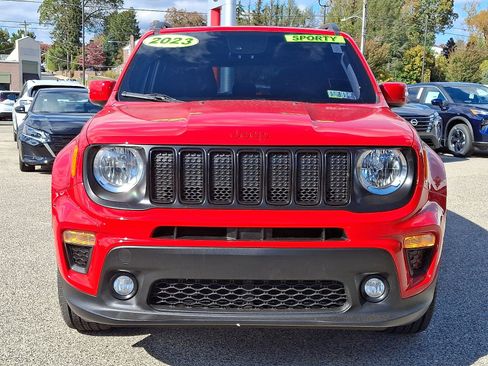 Used 2023 Jeep Renegade Latitude image 2