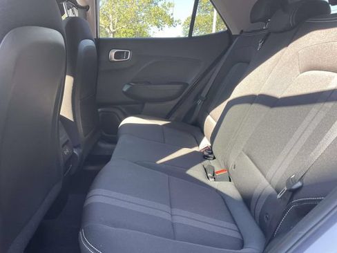 Used 2024 Hyundai Venue SEL FWD image 11