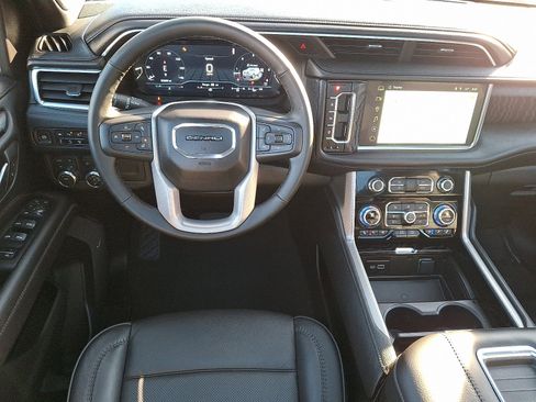 Used 2024 GMC Yukon Denali image 13
