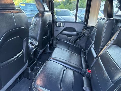 Used 2022 Jeep Wrangler Unlimited Sahara AWD/4WD image 21