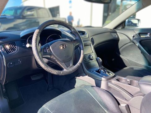 Used 2012 Hyundai Genesis 3.8 RWD image 11
