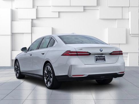 Used 2026 BMW 530i xDrive w/ Premium Package AWD/4WD image 6