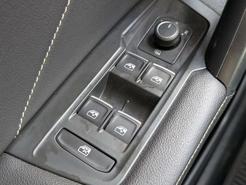 Used 2022 Volkswagen Tiguan SE R-Line FWD image 28