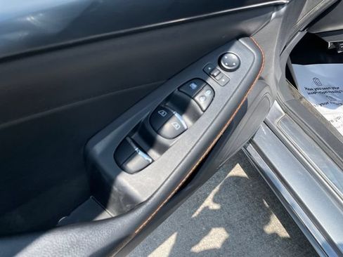 Used 2021 Nissan Maxima SR w/ Sport Mat Group FWD image 12