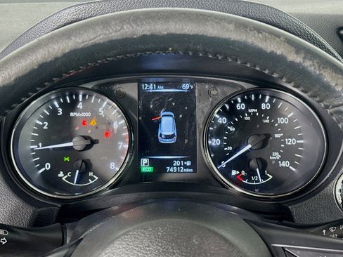 Used 2017 Nissan Rogue SV image 16