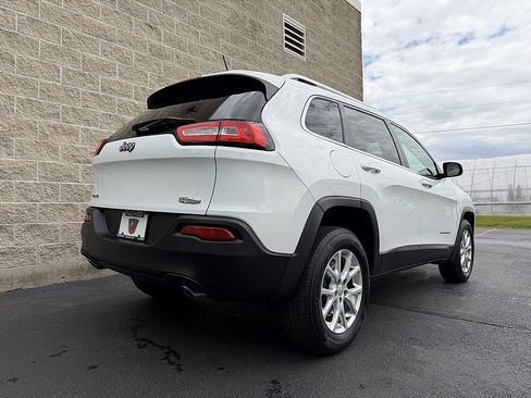 Used 2014 Jeep Cherokee Latitude AWD/4WD image 3