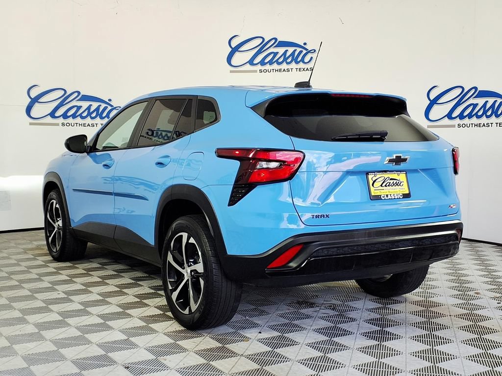Used 2024 Chevrolet Trax RS FWD image 2