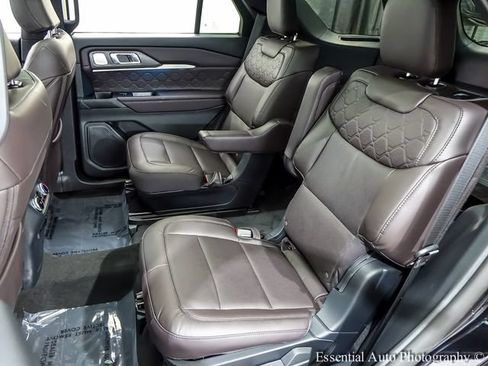 Used 2026 Ford Explorer Platinum w/ LUX Leather Package AWD/4WD image 12