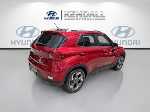 Used 2024 Hyundai Venue Limited FWD image 6