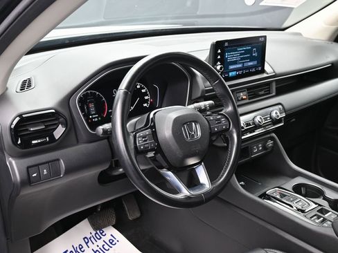 Used 2025 Honda Pilot EX-L image 18