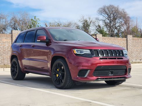 Used 2017 Jeep Grand Cherokee SRT image 4