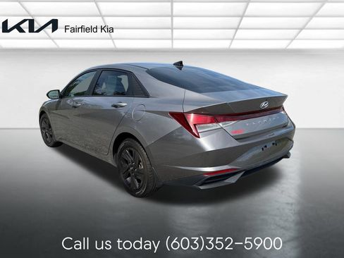 Used 2022 Hyundai Elantra SEL FWD image 3