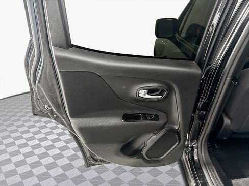 Used 2020 Jeep Renegade Latitude w/ Safety & Security Group II image 26