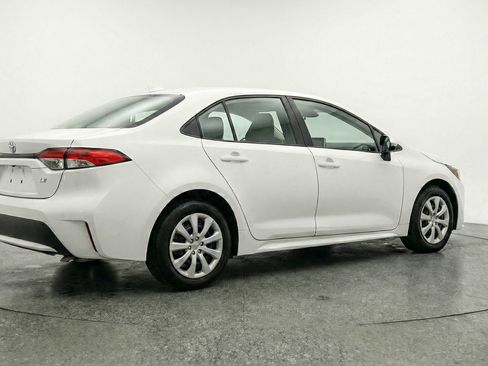 Used 2025 Toyota Corolla LE image 9