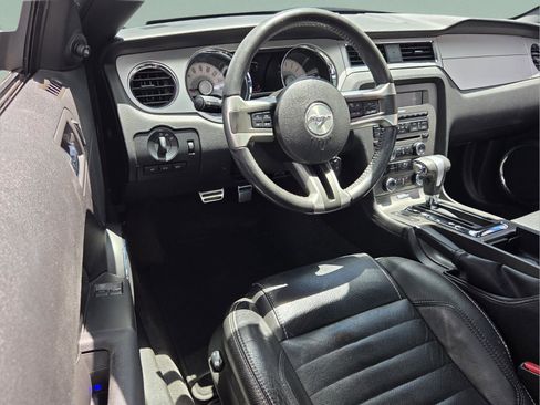 Used 2011 Ford Mustang Premium w/ Comfort Pkg RWD image 13