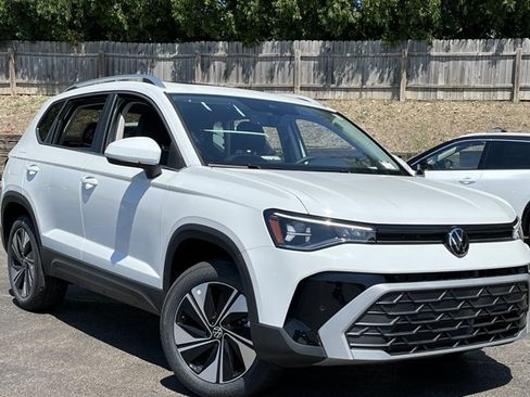 New 2026 Volkswagen Taos SE AWD/4WD image 2