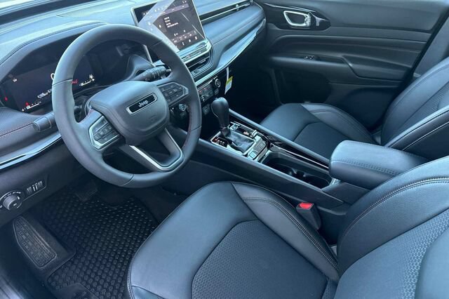 Used 2026 Jeep Compass Trailhawk w/ Trailer Tow Group AWD/4WD image 10