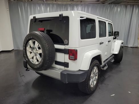 Used 2017 Jeep Wrangler Unlimited Sahara w/ Connectivity Group AWD/4WD image 9