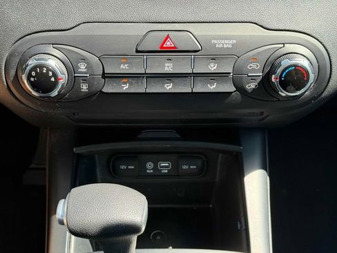 Used 2020 Kia Sorento LX image 4