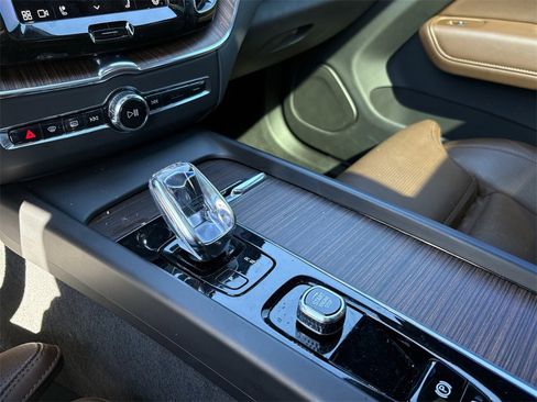 Used 2022 Volvo XC60 B5 Inscription w/ Advanced Package image 22