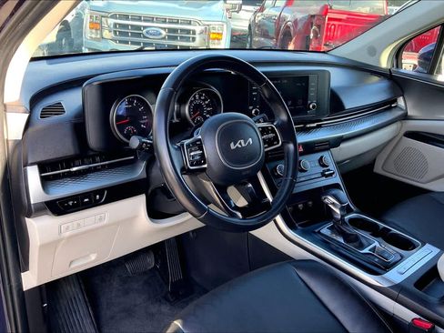Used 2022 Kia Carnival LX image 17