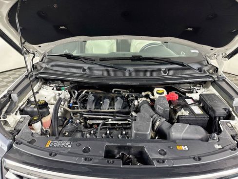 Used 2018 Ford Explorer XLT w/ Equipment Group 202A AWD/4WD image 25