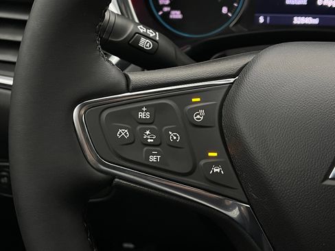 Used 2023 Chevrolet Equinox LT FWD image 23